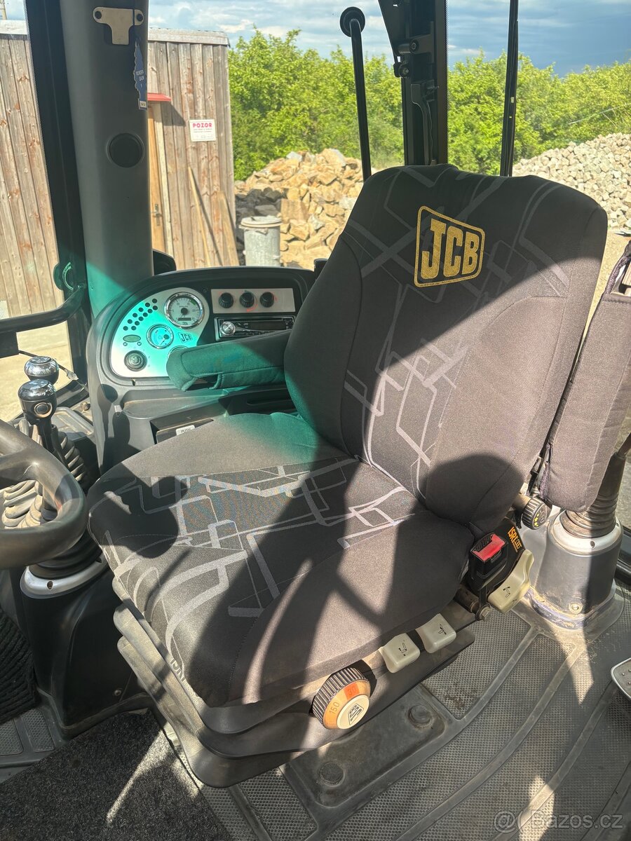 Traktorbagr JCB - 13