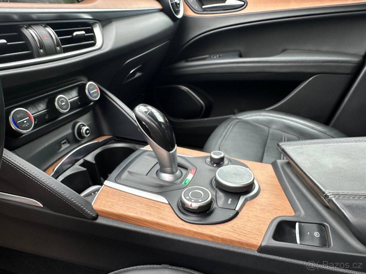 Alfa Romeo Stelvio 2.0T SUPER Q4 206kW - 13