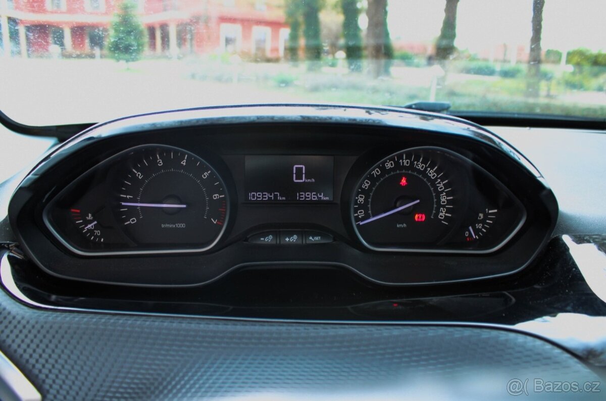 Peugeot 2008 1.2 PureTech Style - 13