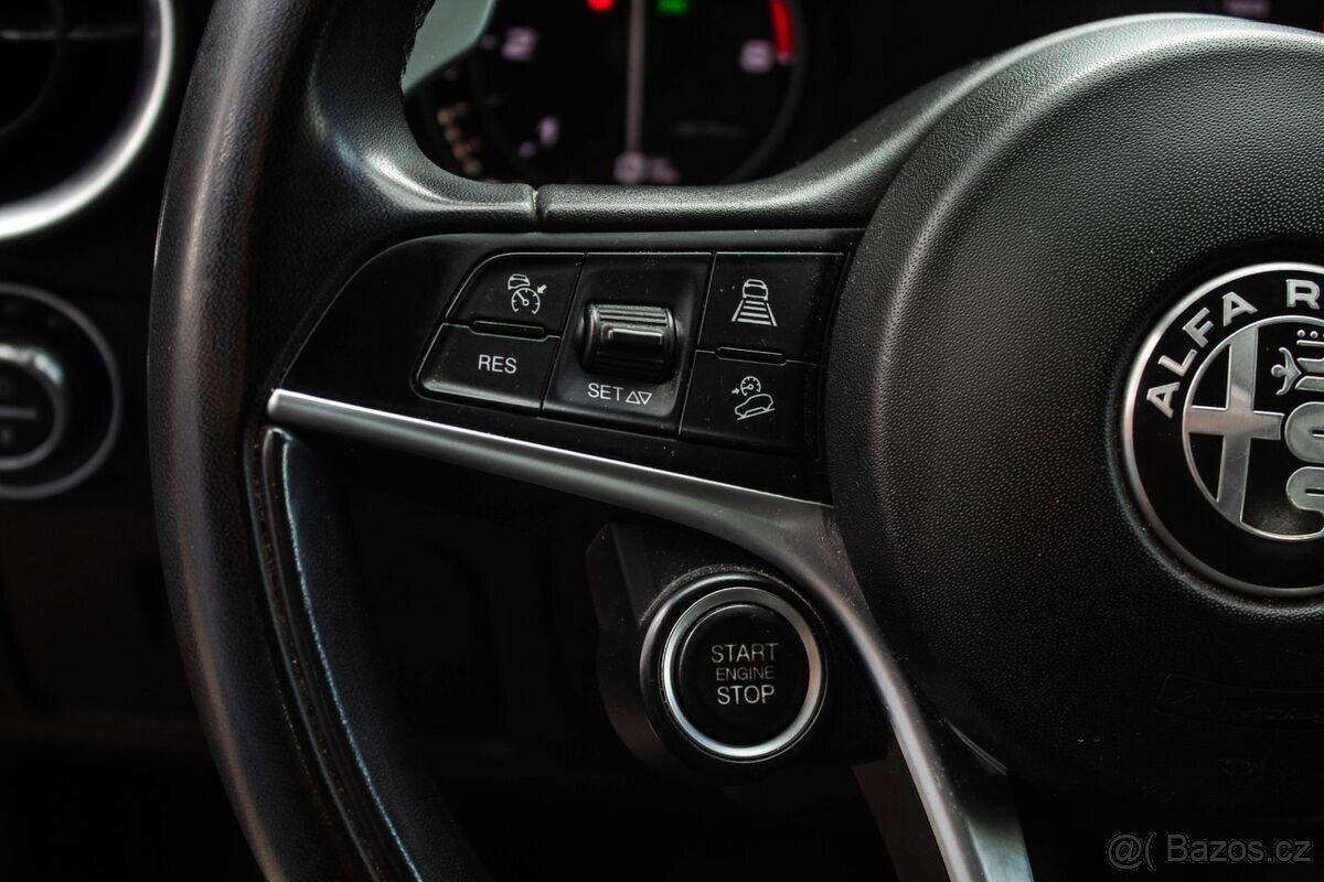 Alfa Romeo Stelvio Q4 - 13