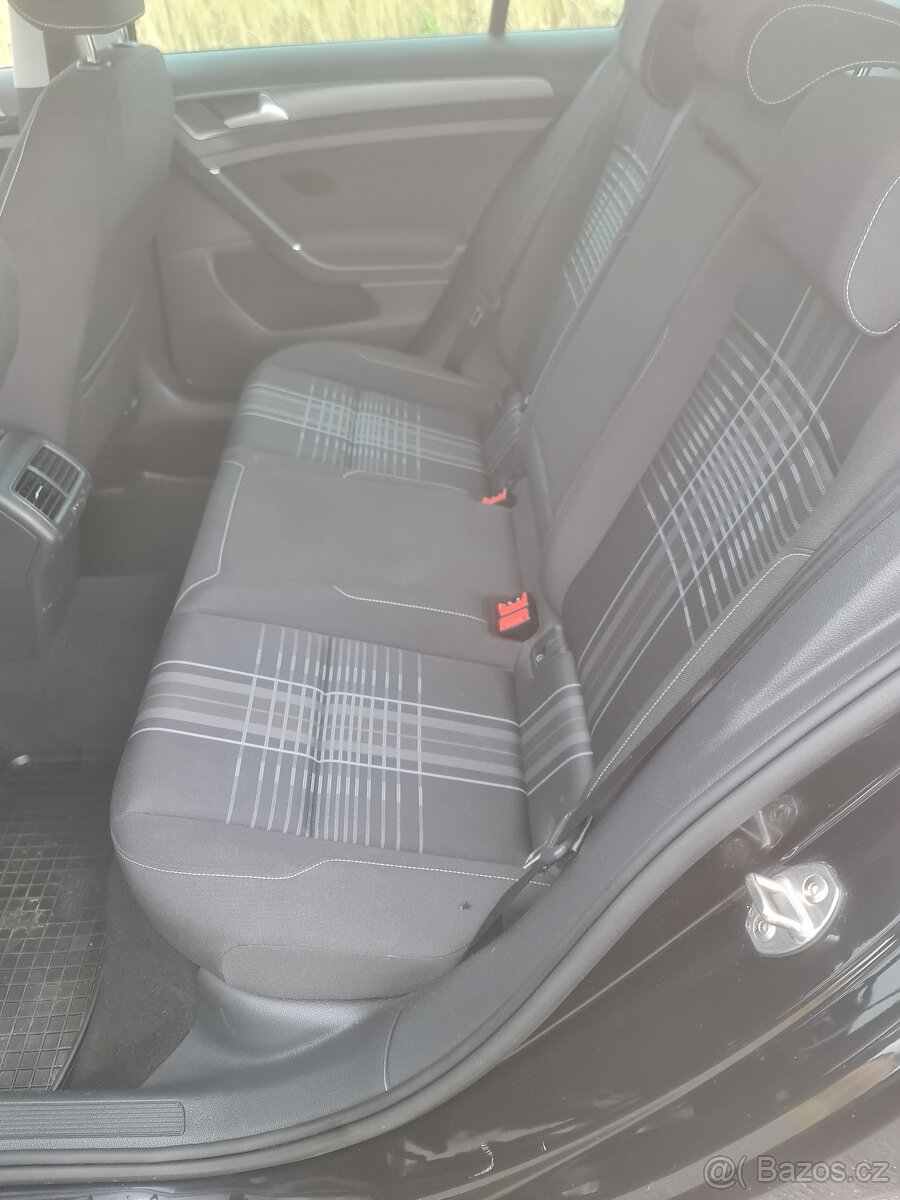 VW Golf 7 1.6TDI kombi, 77kW, 4/2016, servisní knížka - 13