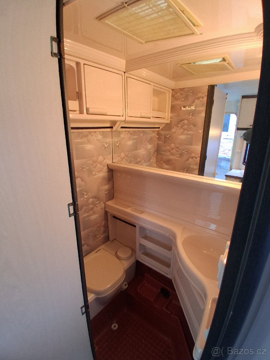 Prodám karavan hobby prestige - 13
