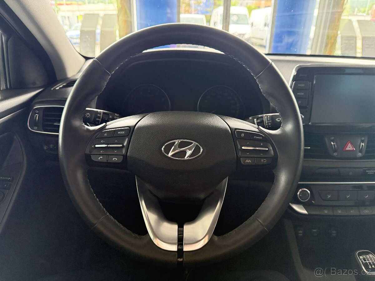 Hyundai i30 1.0 TGDi,ZÁRUKA,FASTBACK,1.MAJITEL - 13