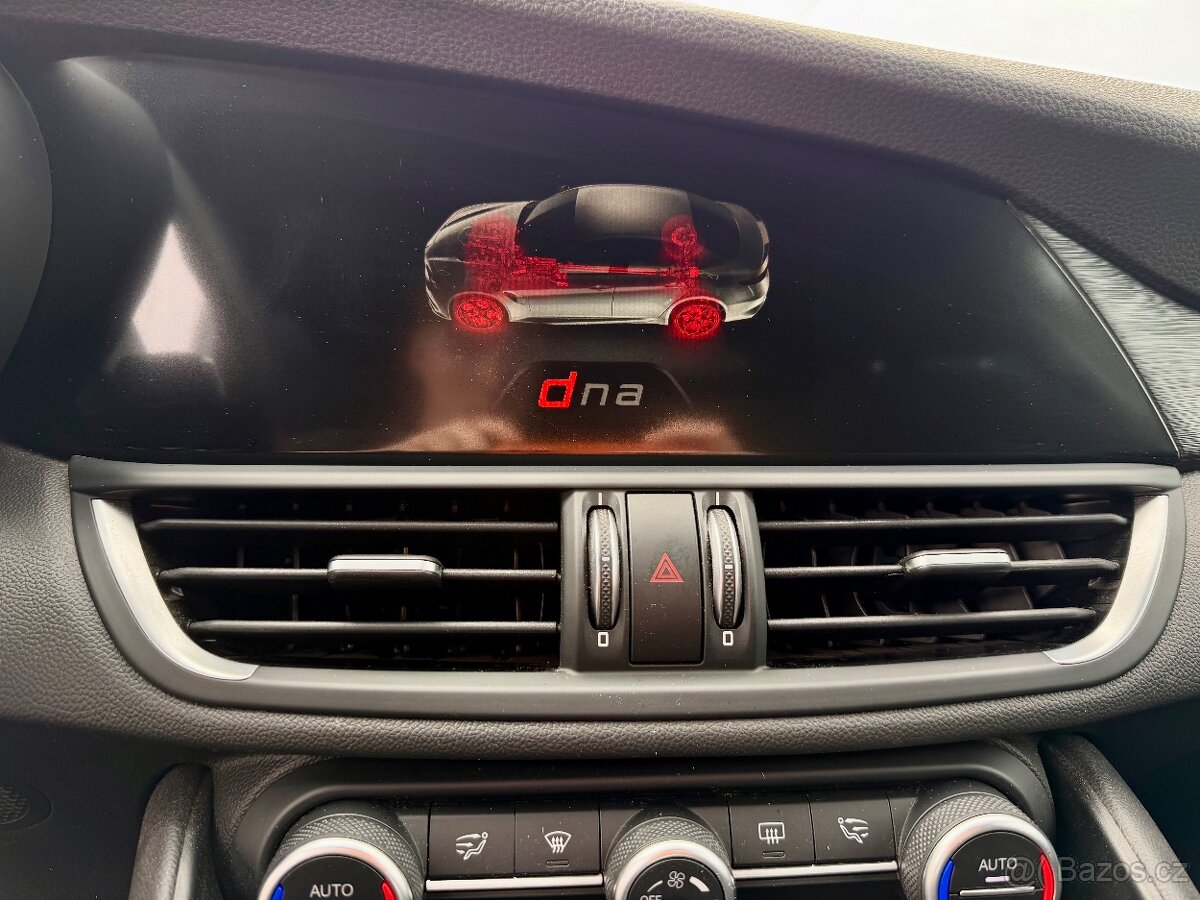 Alfa Romeo Giulia 2.2 JTDM Basis Nebourané Servisováno - 13