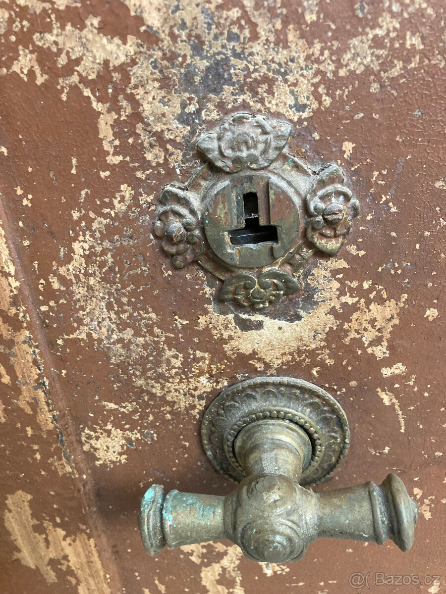 Trezor starožitný Popelka za 12.000 kč - 13