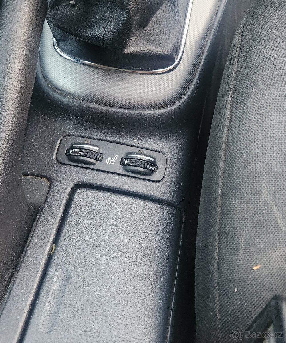 Toyota Avensis 2.2D Top Stav - 13