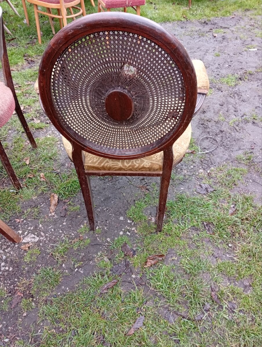 Křesla a židle - 13