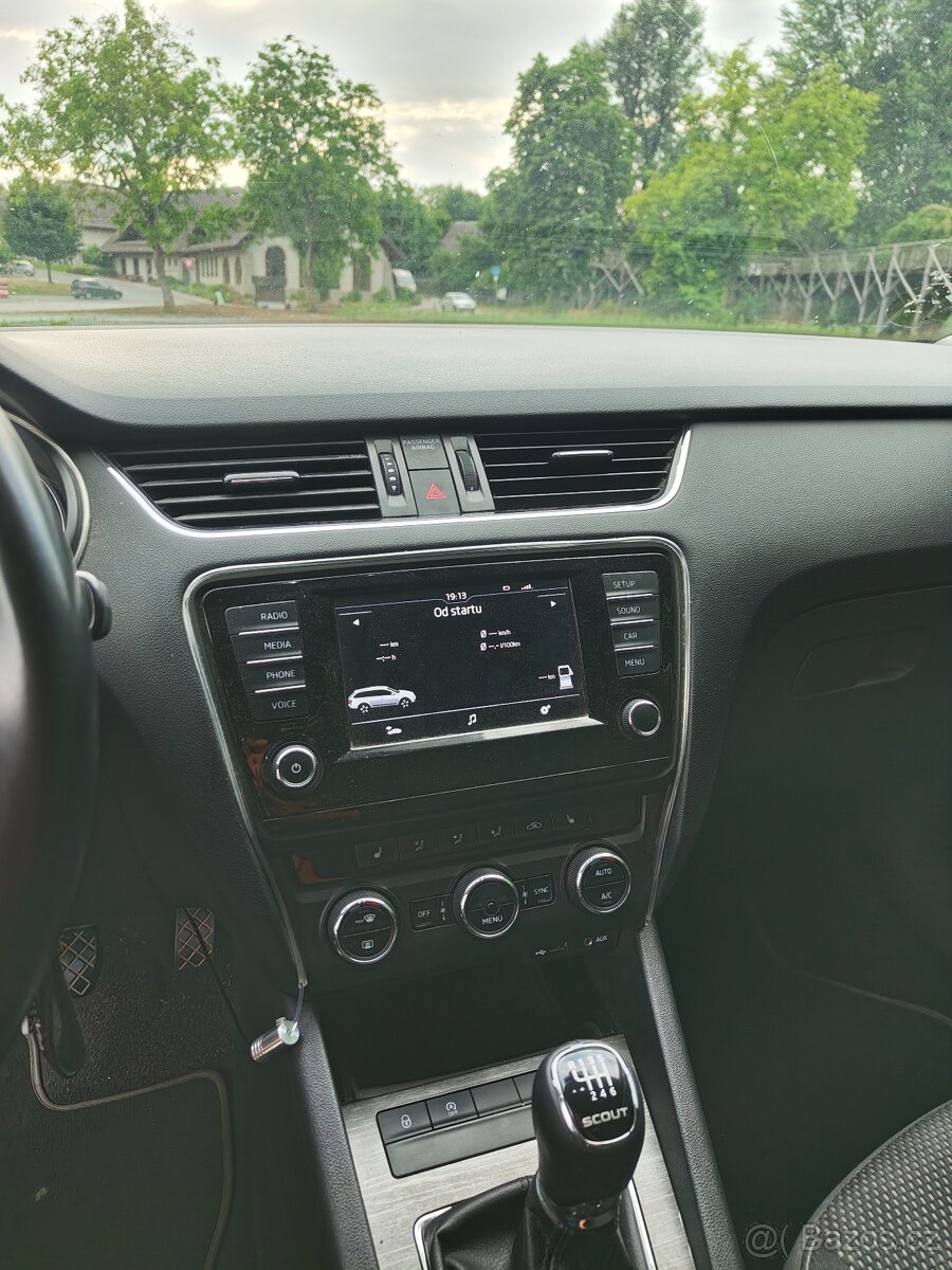 Škoda octavia scout 2.0 TDI - 13