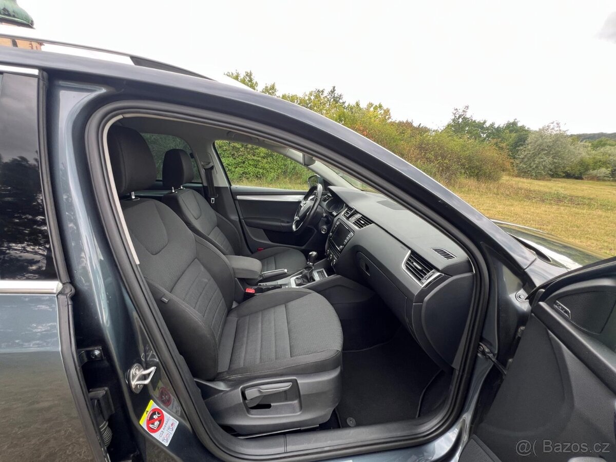 ŠKODA OCTAVIA KOMBI 2.0 TDI ELEGANCE - 13