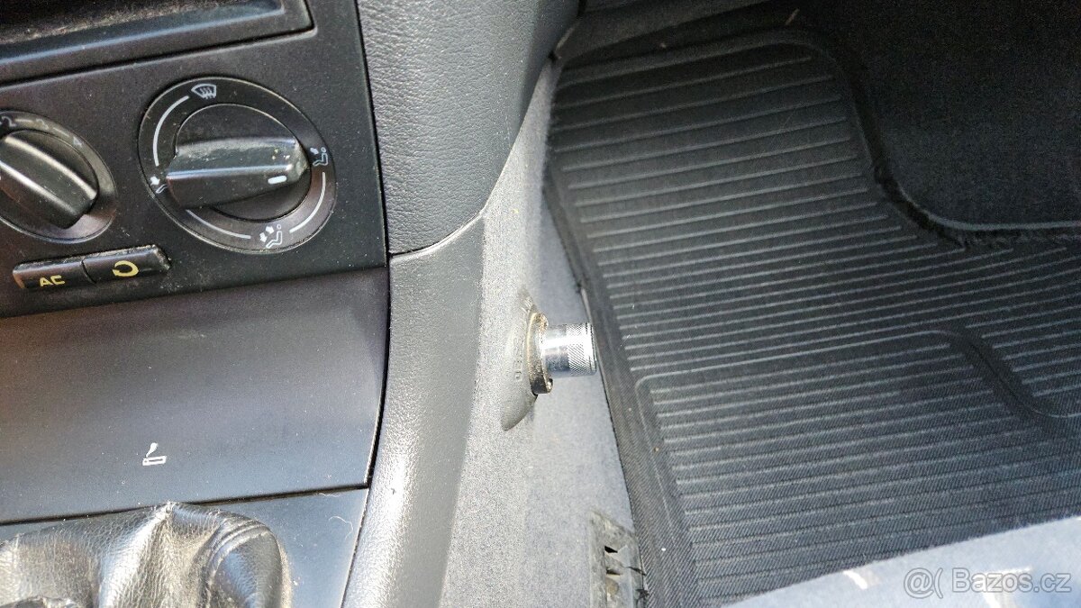 ŠKODA OCTAVIA 1,6 i Ambiente - 13