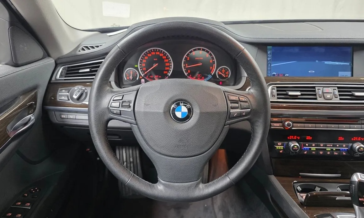 2010 BMW 750Li - 13