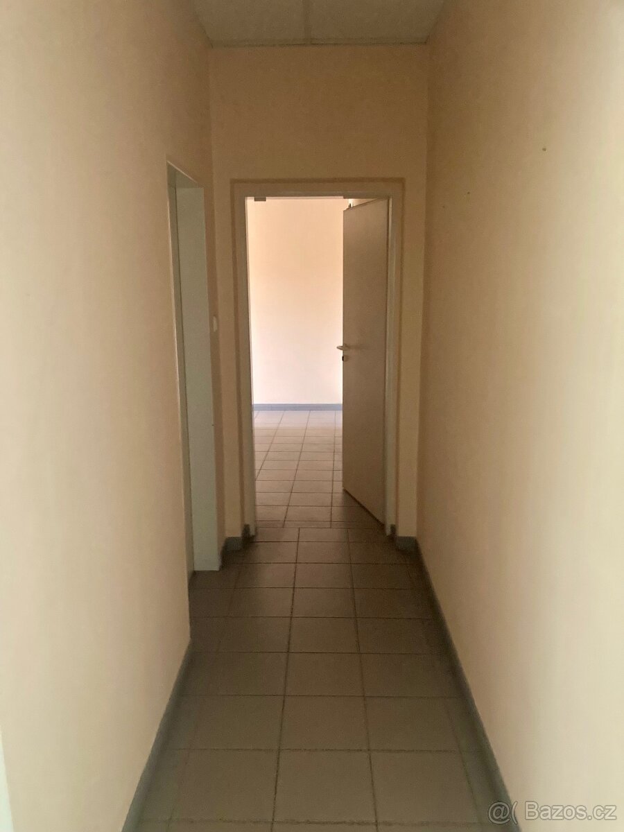 PRONÁJEM ADMINISTRATIVNÍCH PROSTOR OPAVA - 13