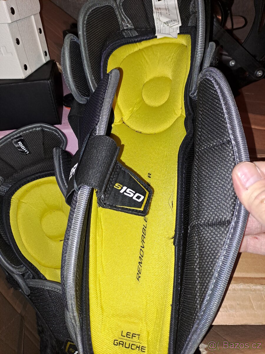 Hokejové vybaveni - 13