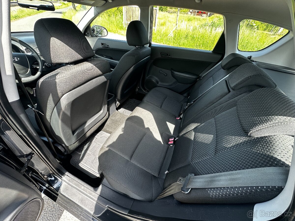 HYUNDAI i30 CW, 1.6D, r.v. 2010 - 13