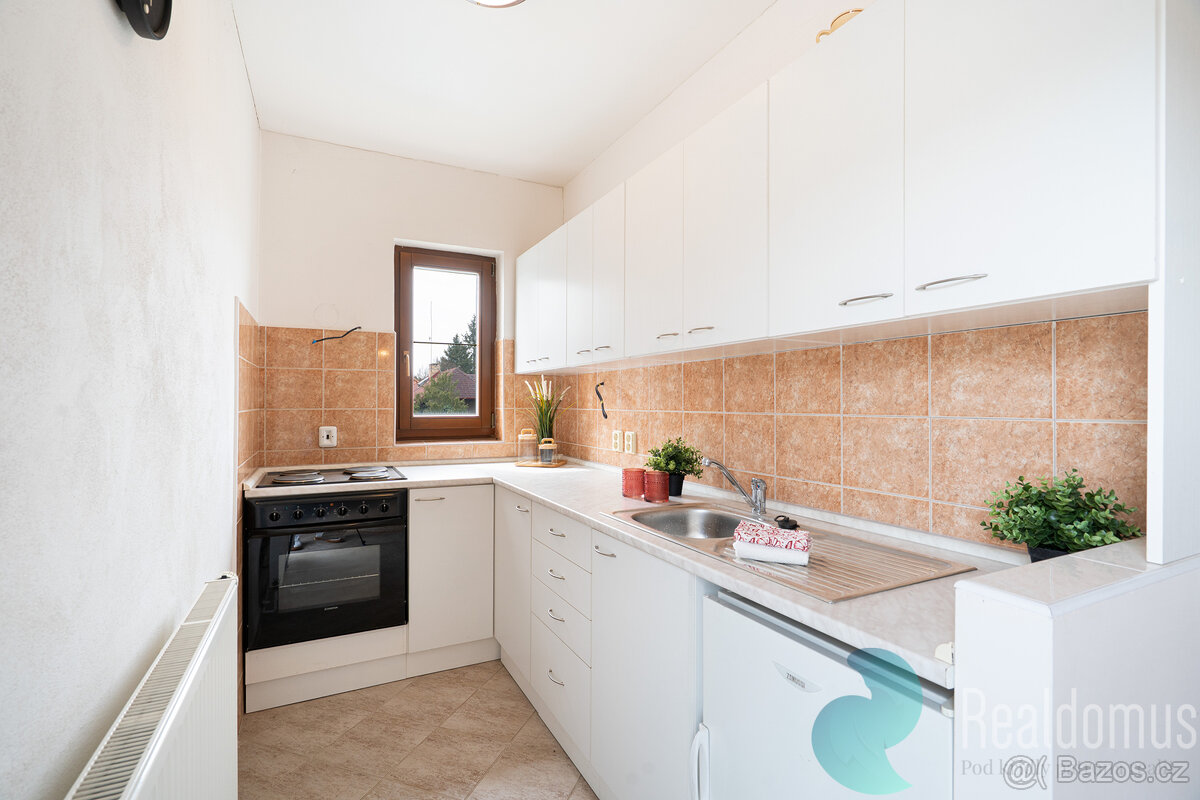 Prodej, dvougenerační rodinný dům,173m2, balkón, zahrada, Ve - 13