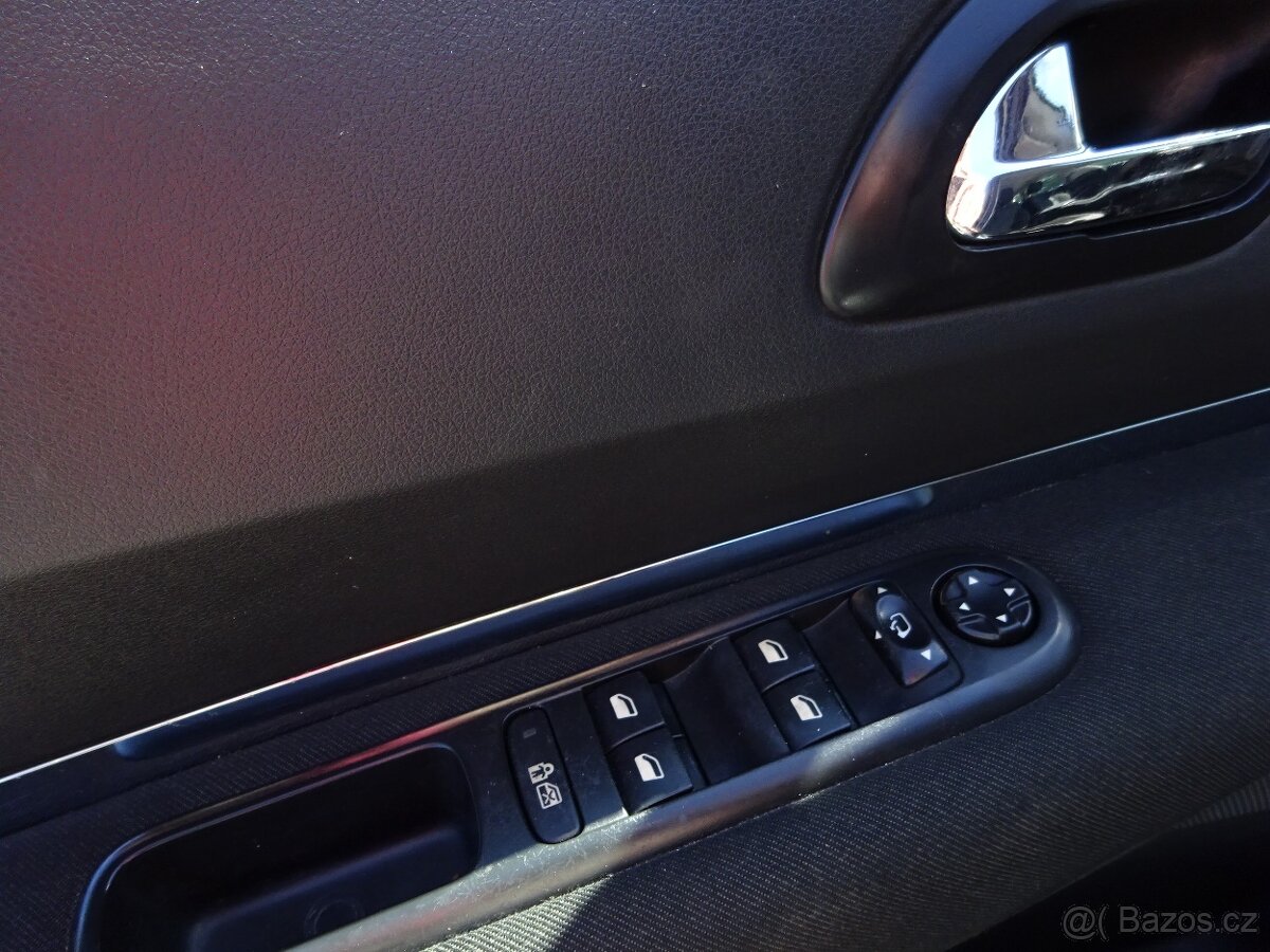 Peugeot 3008 1,6 HDI - 13