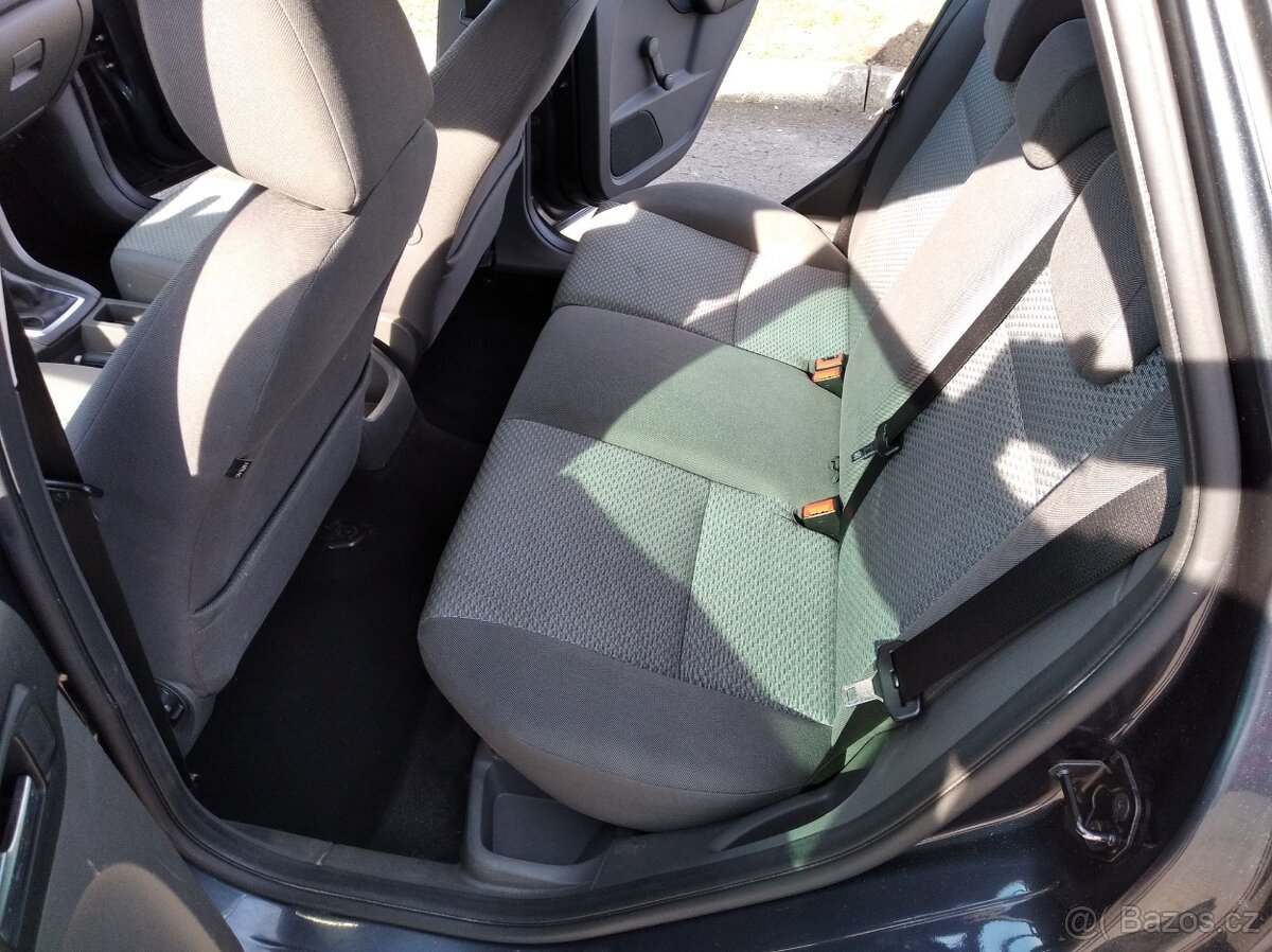 Ford Focus 1,6i-85kw-LPG,kombi - 13