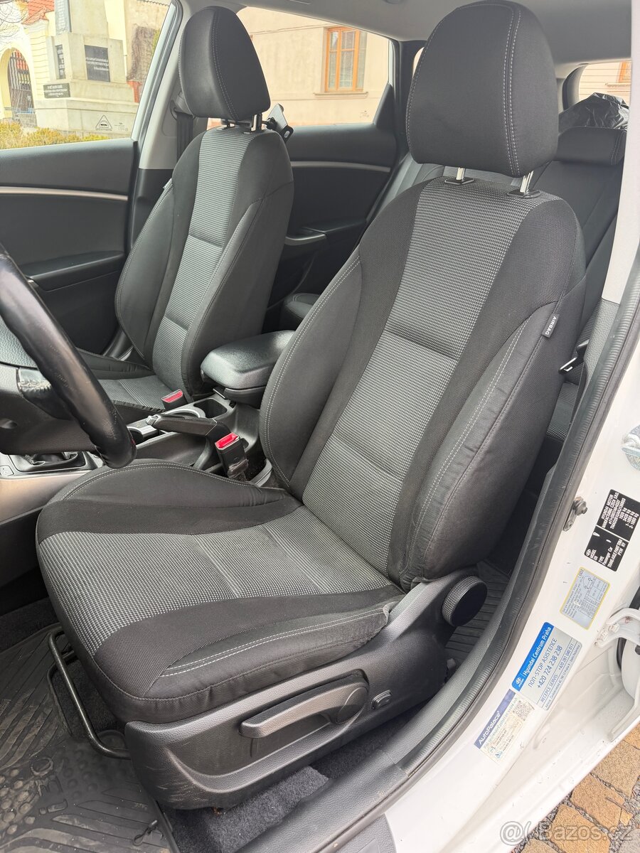 Hyundai i30 combi 1.6TDi 2017 - 13