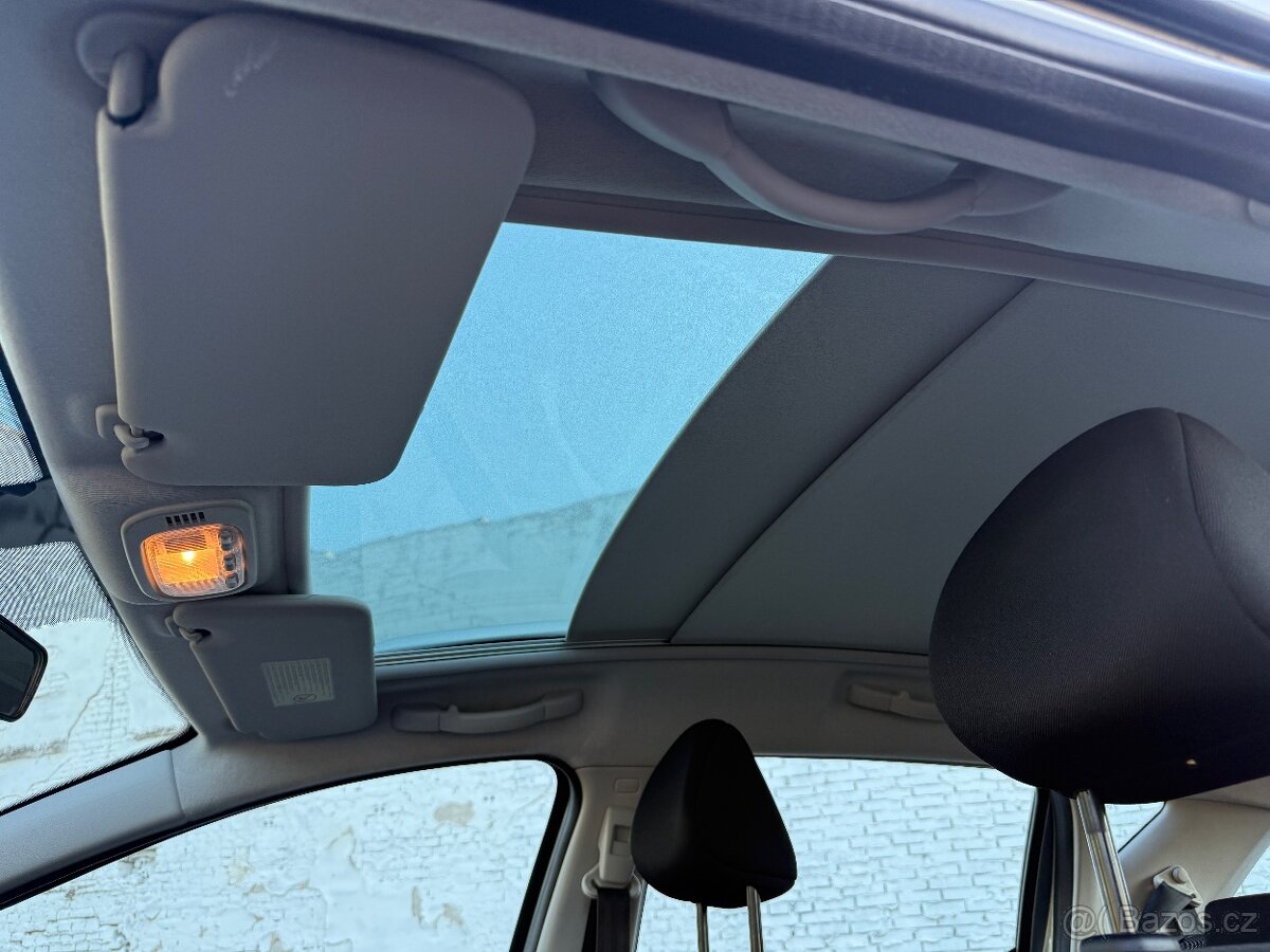 Peugeot 207 SW kombi 1,4i 70kW r.v.2011 Serviska - 13