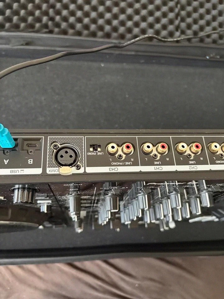DJ controller FLX 10
- 13