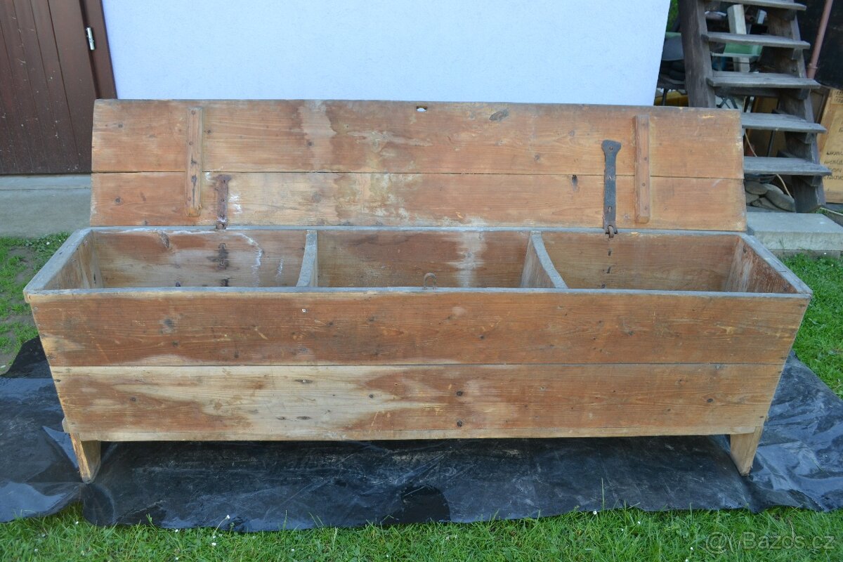 " PRODÁNO "Historická dřevěná truhlice s kováním č.1. - 13