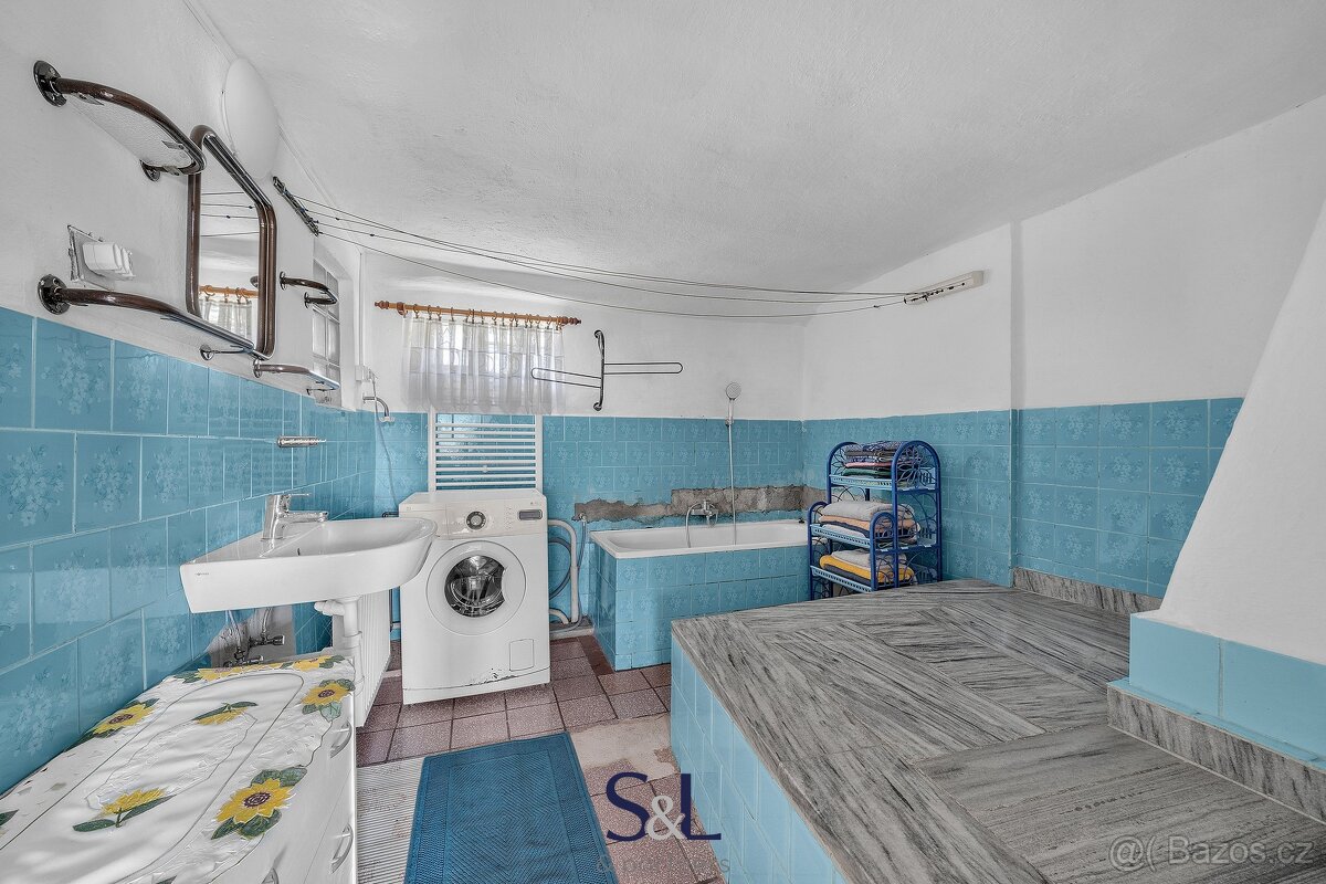 Prodej rodinného domu, 350 m² - Velenice, ev.č. 01011 - 13