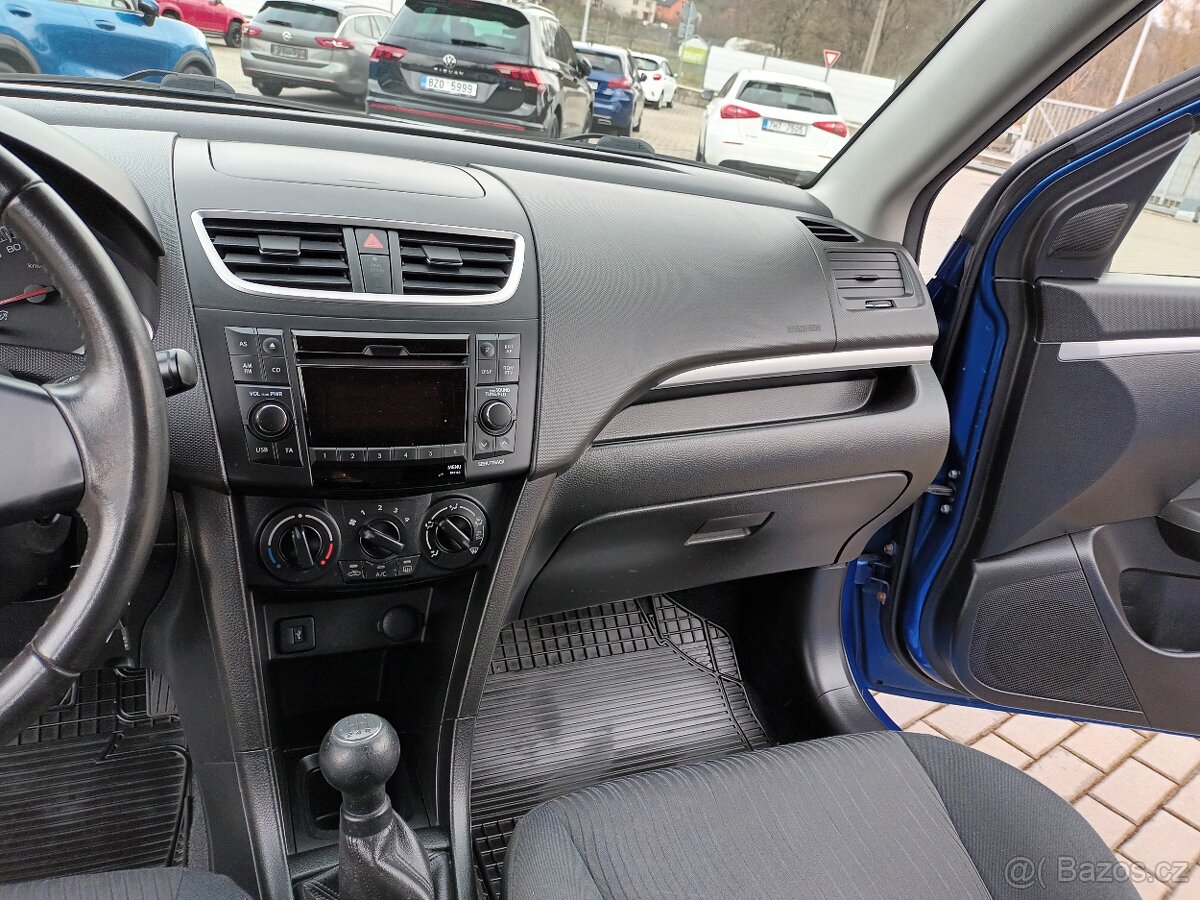 Suzuki Swift 1,2 i,4x4,VÝHŘEV,SERVIS,KOLA, - 13