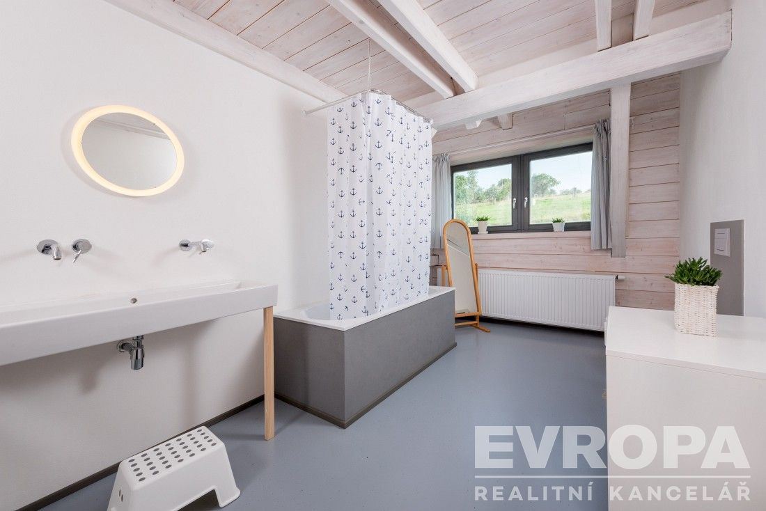 Prodej jedinečné nemovitosti obklopeného přírodou v Senešnic - 13