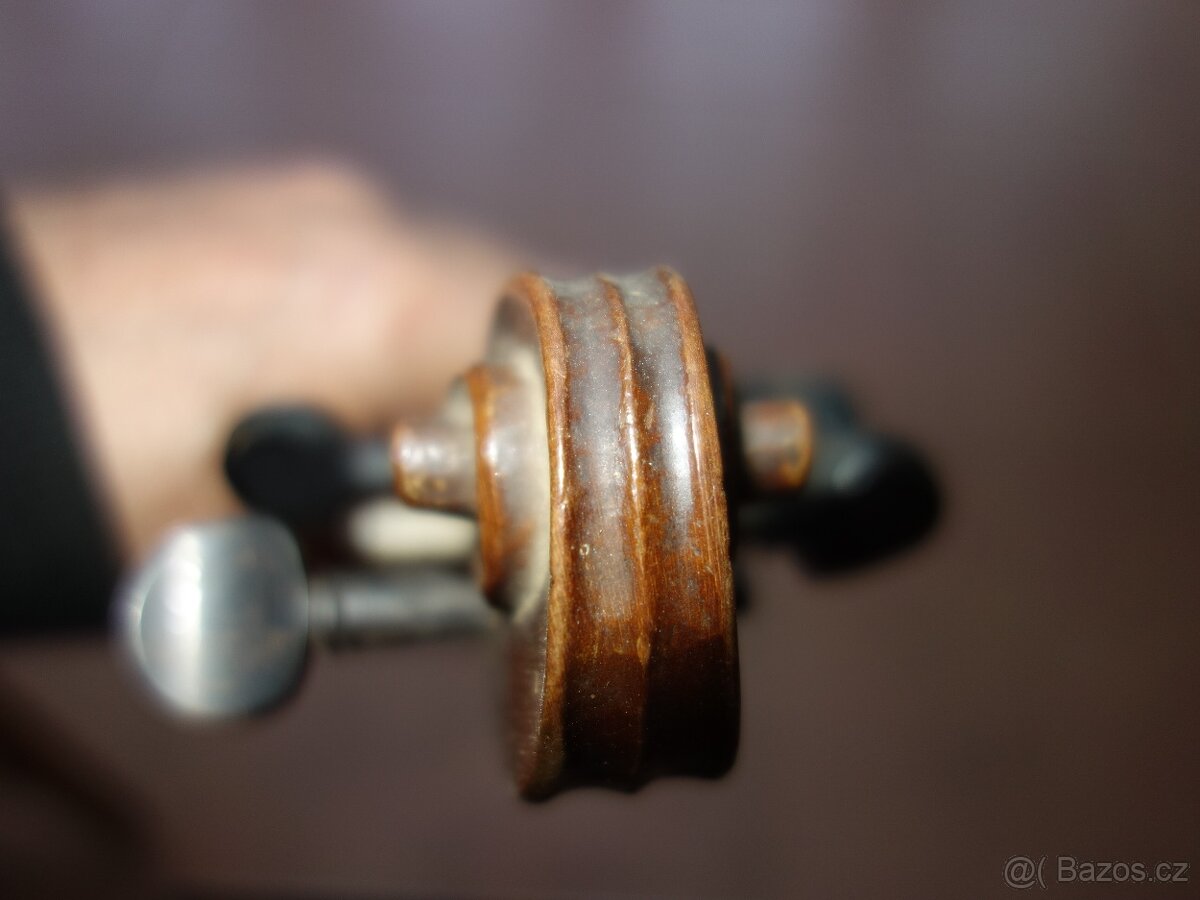 Dvoje housle, cena je dohromady - 13