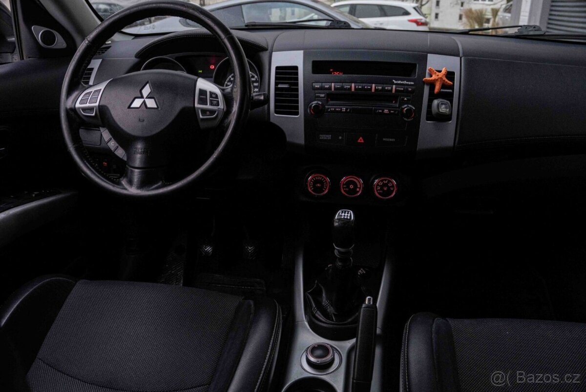 Mitsubishi Outlander 2.2 DI-D - 13