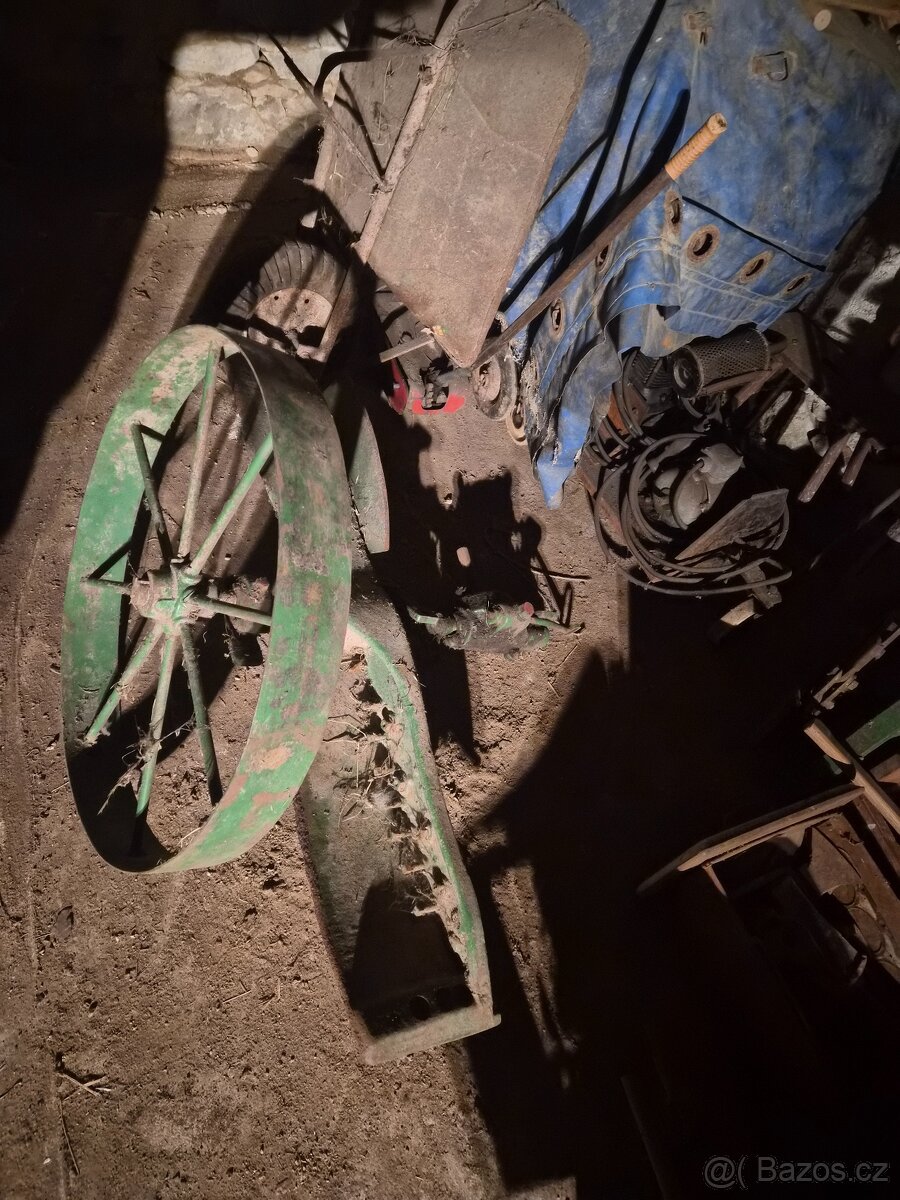Prodám staré zemědělské stroje - 13