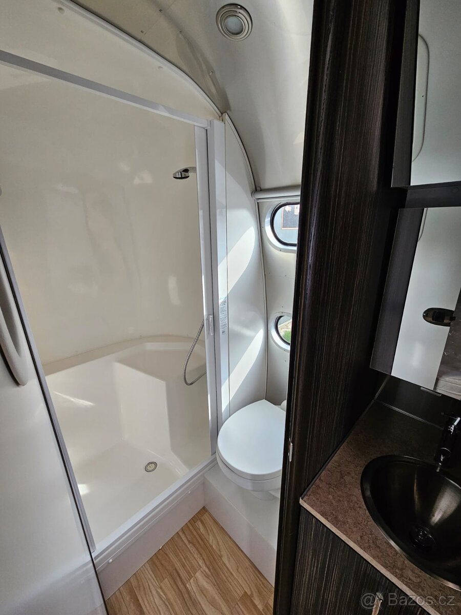 USA Karavan orig. AIRSTREAM, zánovní, odpočet DPH možný - 13