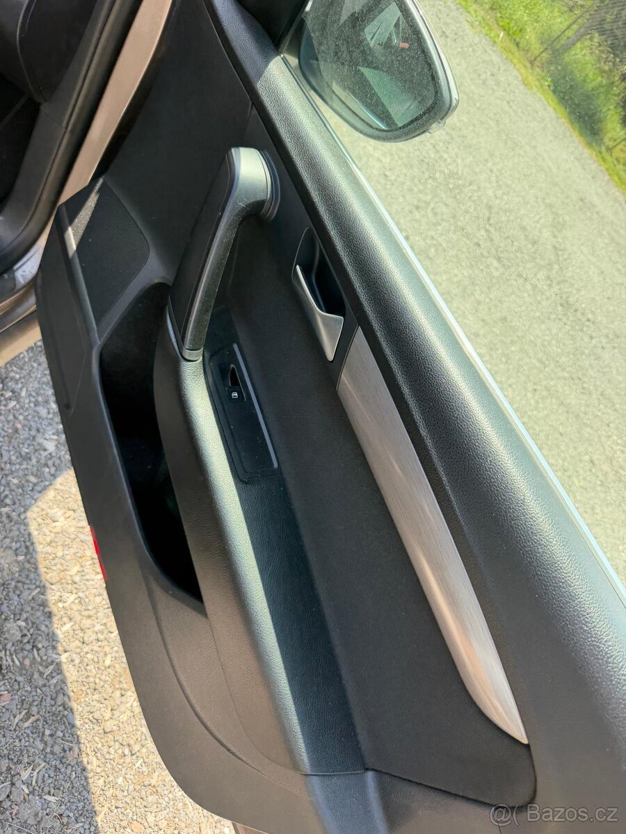 Volkswagen Passat 2011 - 13