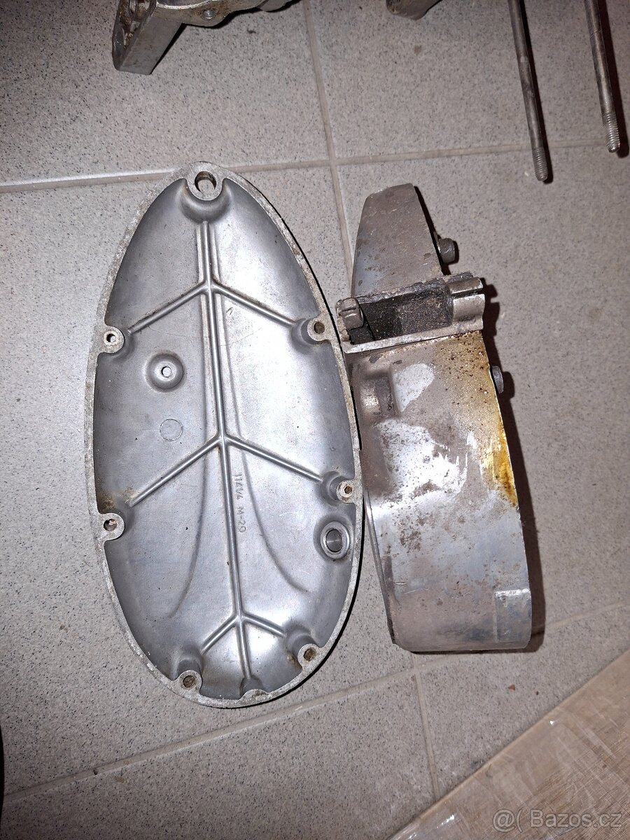 Jawa 50 pionyr - kartery, víka motoru - 13