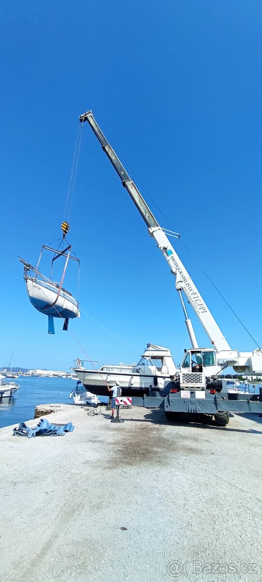🛥️ Plachetnice Ariel – stabilní německá klasika s přívěsem - 13