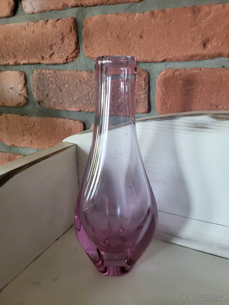 VÁZA-STAROBYLÁ- HUTNÍ SKLO FIALOVÁ- KRÁSNÝ DESIGN - 13