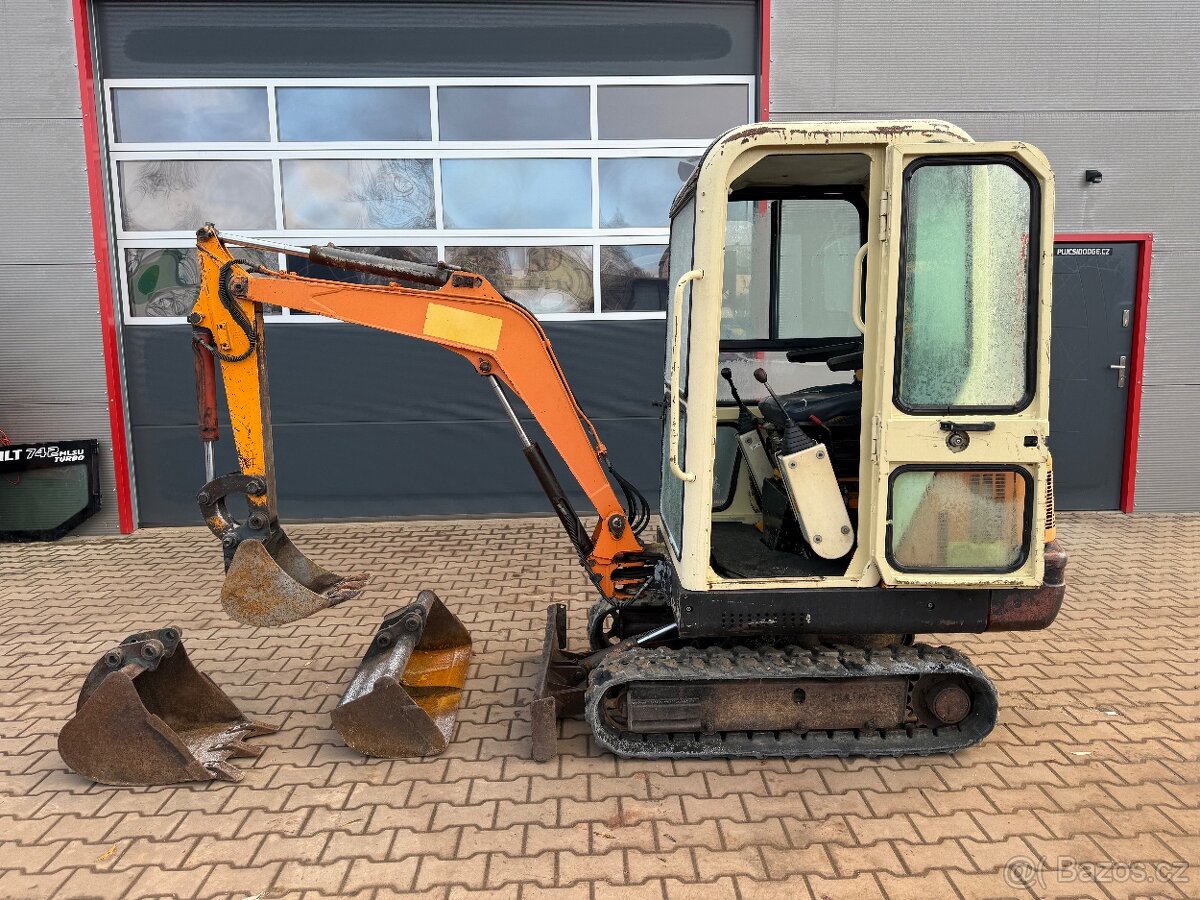 Hanix H15 minibagr 1,5T + 3x lžíce - 13