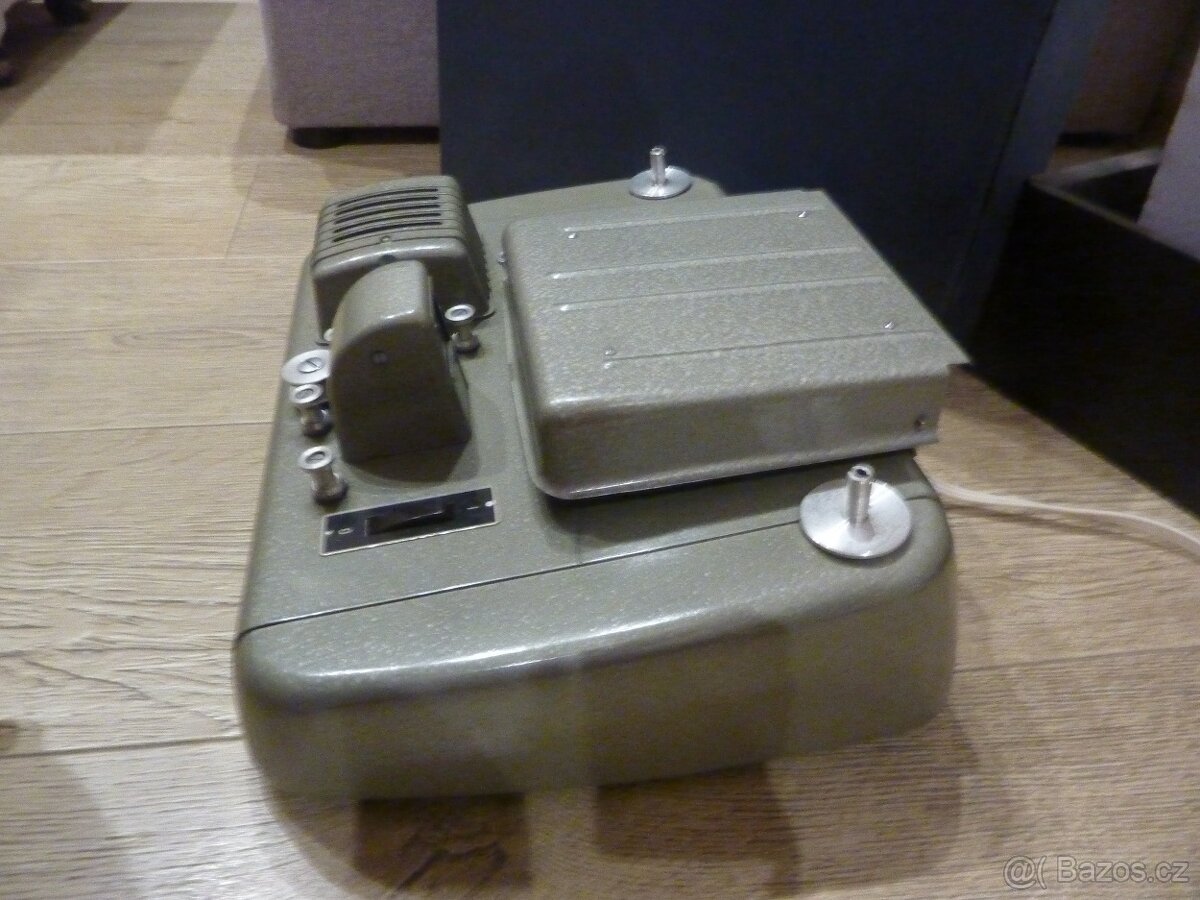 Staré plátno, projektory Meopta, kamera-vše 3.990 - 13