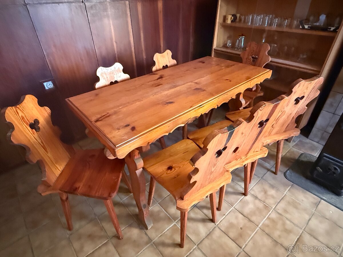 Masivní stůl s židlemi - 13
