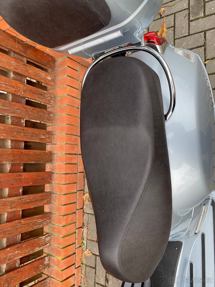Vespa GTS 300 Hpe (2021) - 13