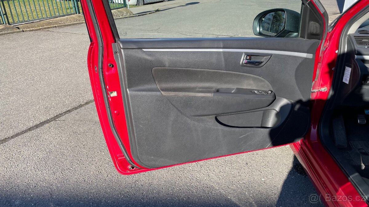 SUZUKI SWIFT 1.6i SPORT - 13