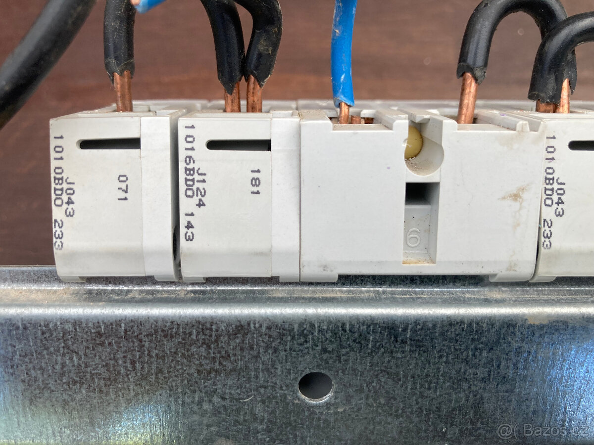 Součástky elektro, použité, jističe, rozvaděč za 500 kč - 13