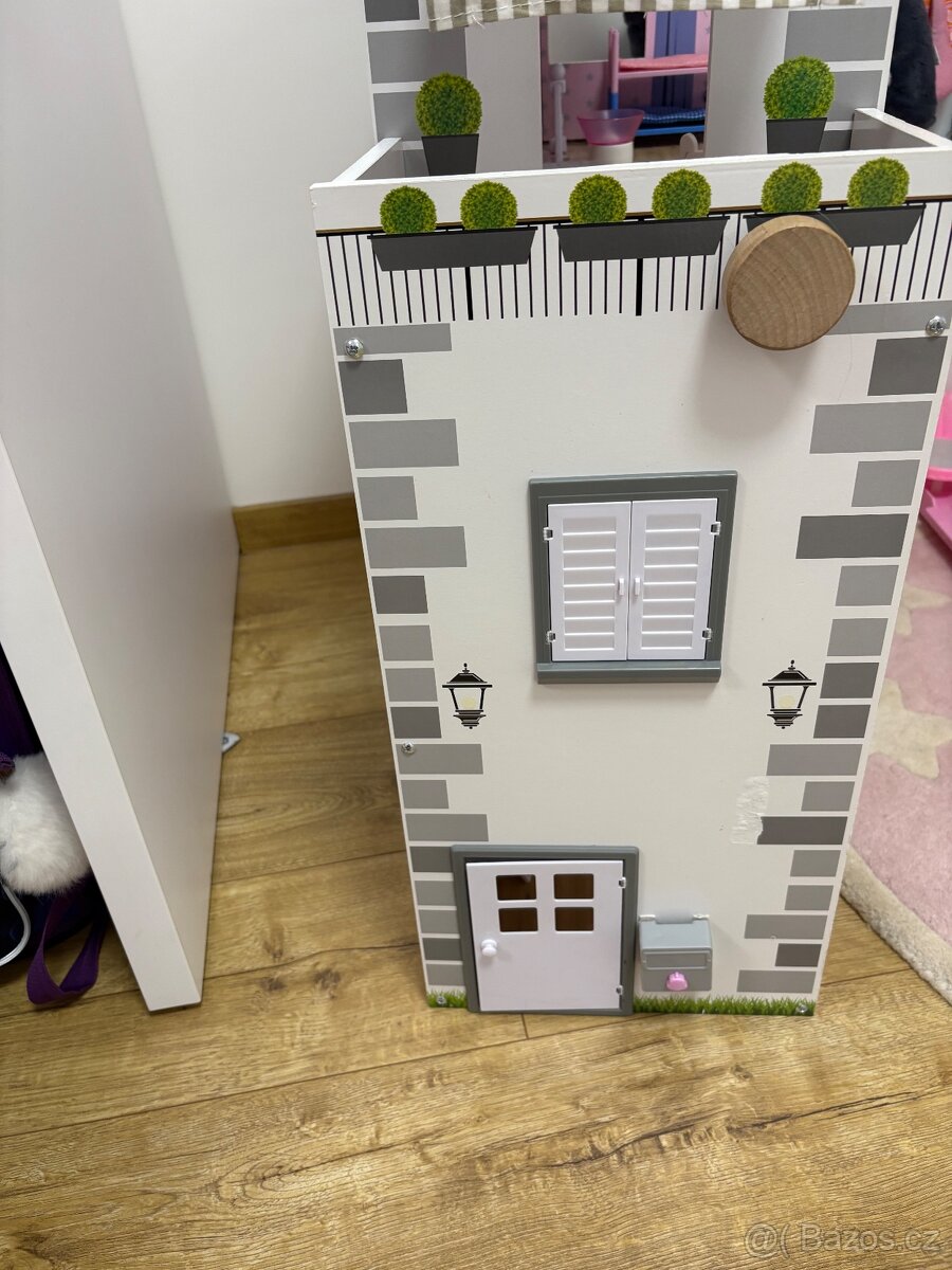 Dřevěný domeček pro panenky - 13