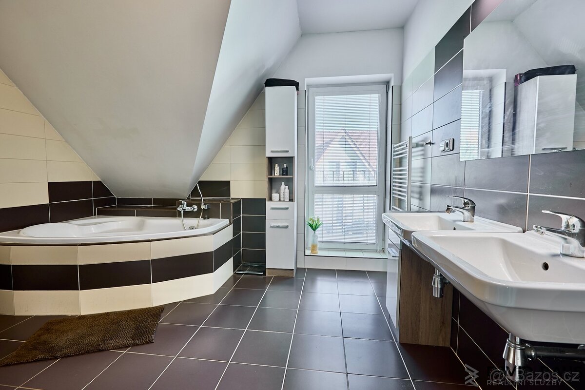 Prodej rodinného domu 4+kk ( 139 m²), Syrovice - 13