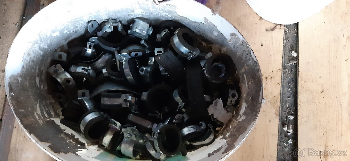 PE vodovodní potrubí a zbytky zahradních hadic 3/4" - 13