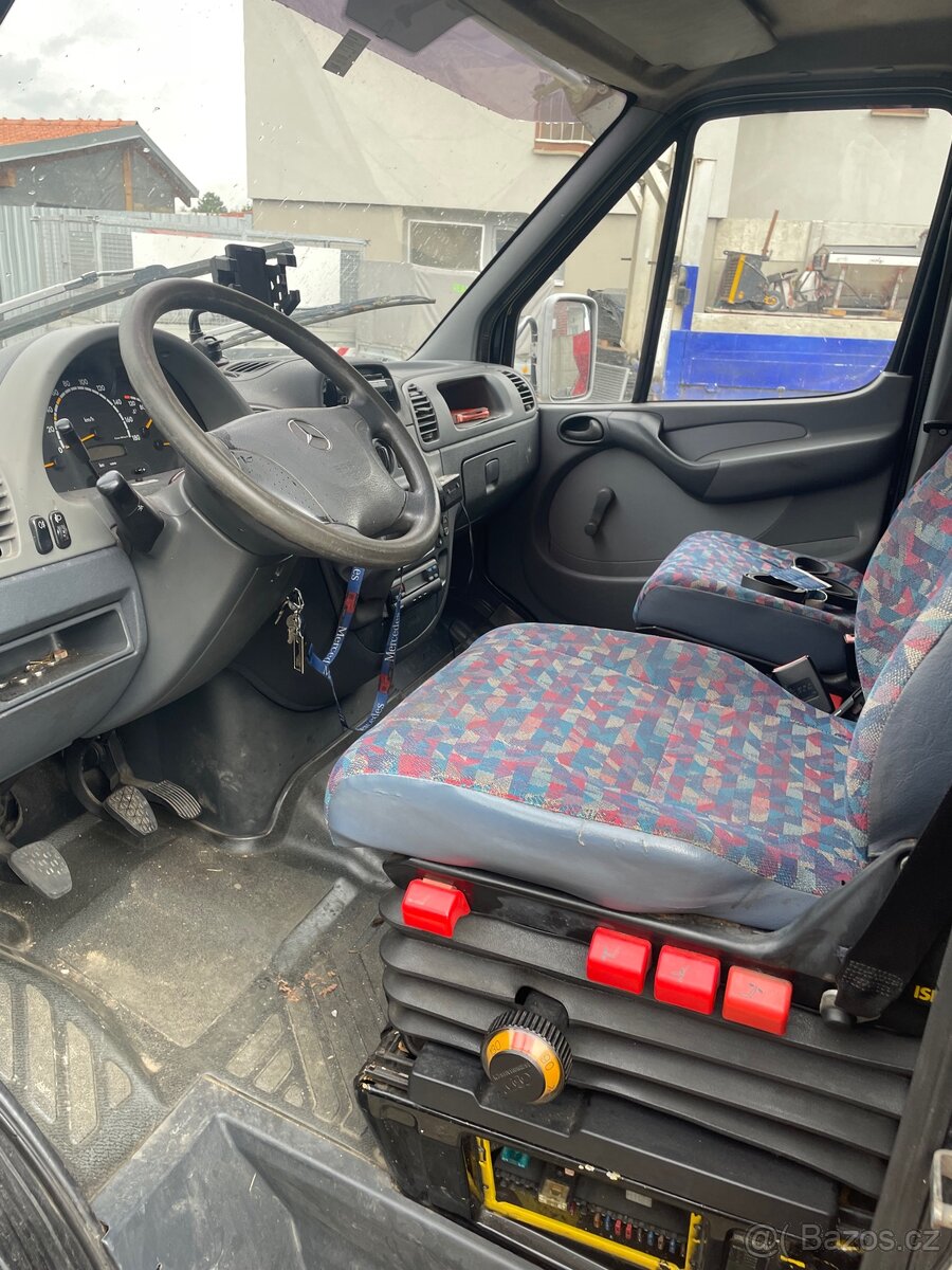 Tahač sk B Mercedes sprinter vč. návěsu s rampou - 13