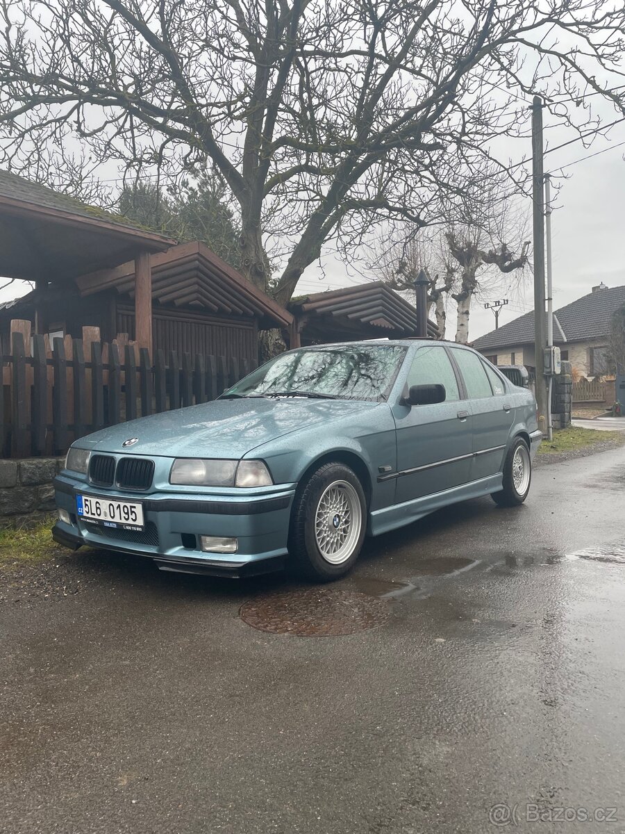 Bmw e36 318i sedan - 13