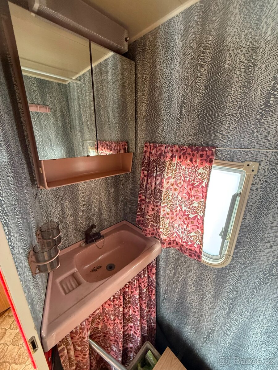 Prodám obytný karavan Wilk 460 - 1977 - 13