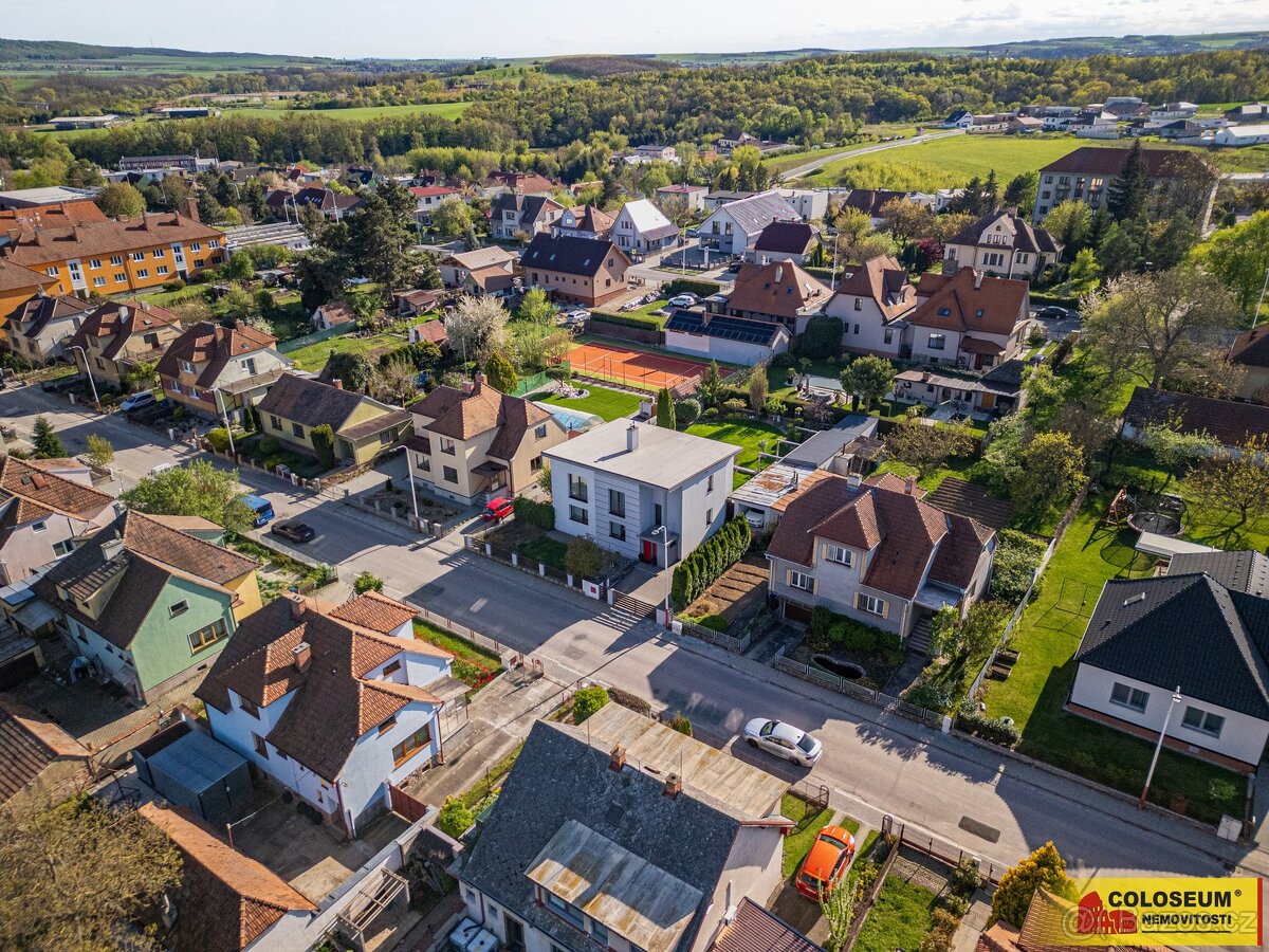 Moravský Krumlov, RD 5+kk, pozemek 760m2, zahrada, bazén, pe - 13