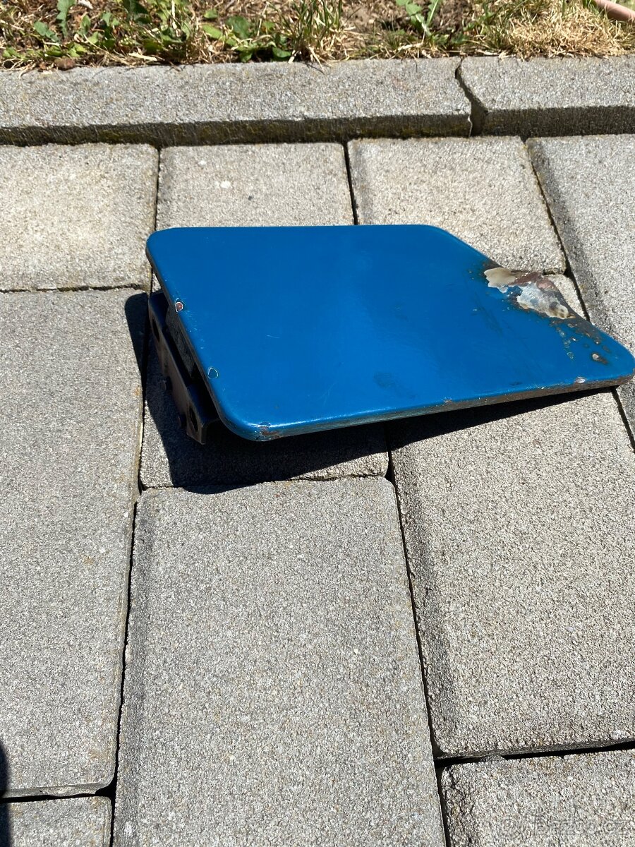 Dvířka palivové nádrže Lada - 13